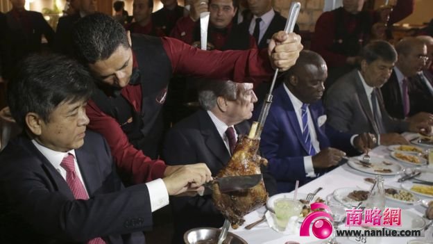 China's Ambassador to Brazil, Li Jinzhang, left, sits next to Brazil's President Michel Temer during a steak dinner at a traditional Brazilian barbecue restaurant after a meeting on the rotten meat scandal in Brasilia, Brazil, Sunday, March 19, 2017.